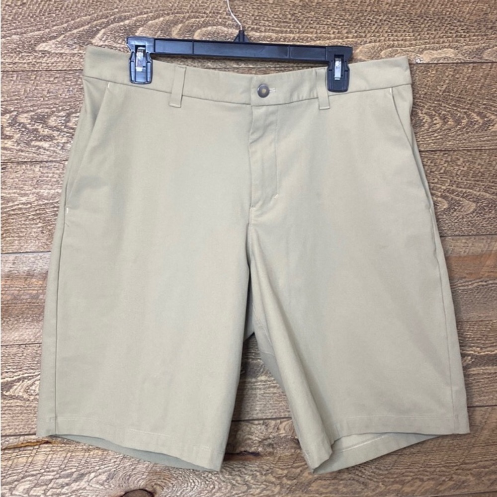 Lululemon Men’s Commission Shorts / Golf Short - size 34 (10” Inseam)